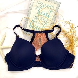 S O M A  NWT navy blue 34C BRA. Her accent color is mauve. Lightly padded💙